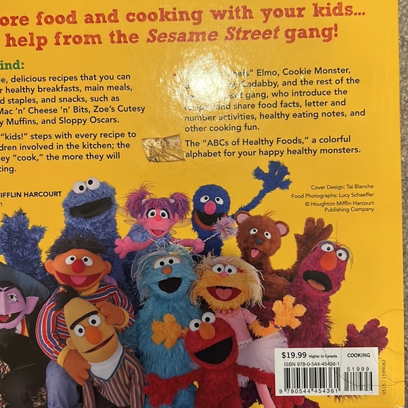 Book bundle ! Kid's Sesame Street cookbook and The Outdoor Toddler Activity Book - Picture 3 of 7